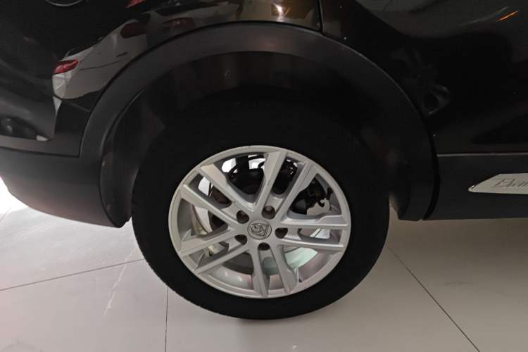 Used Baojun 560 2015 1.8L Manual Elite Edition Exterior 8
