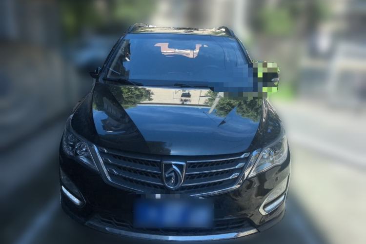 Used Baojun 560 2015 1.8L manual luxury version Front
