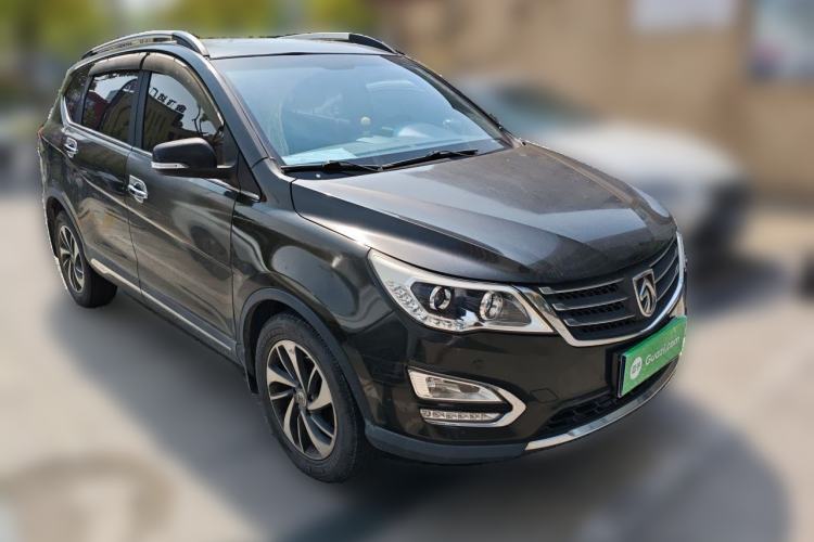 Used Baojun 560 2015 1.8L manual luxury version Front Right 45 Deg