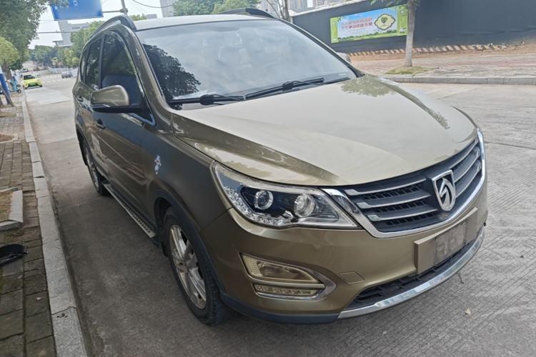 Used Baojun 560 2015 1.8L manual Comfort trim level Front Right 45 Deg