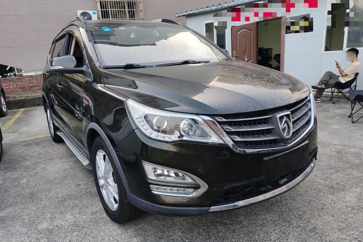 Used Baojun 560 2015 1.8L manual Comfort trim level Front Right 45 Deg