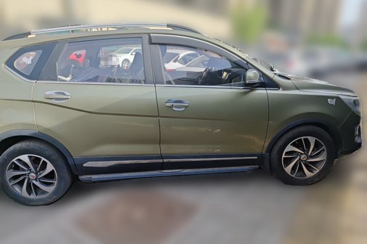 Used Baojun 560 2015 1.8L manual luxury version Front Right 45 Deg