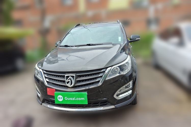 Used Baojun 560 2015 1.8L manual luxury version Front