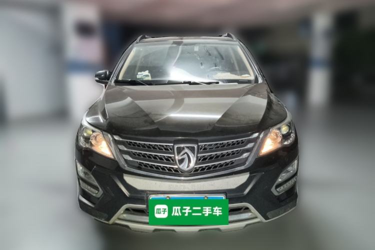Used Baojun 560 2015 1.8L manual luxury version Front