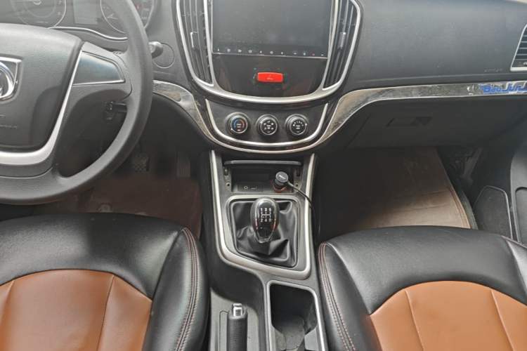 Used Baojun 560 2015 1.8L manual Comfort trim level Gear Lever