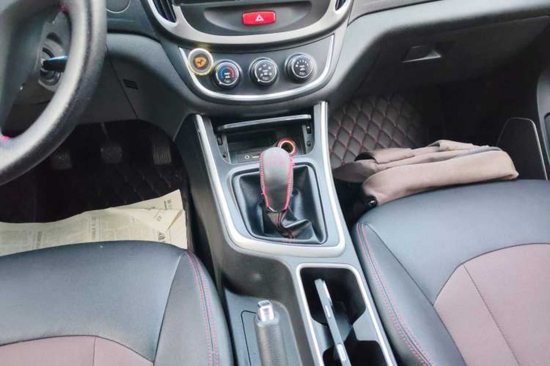Used Baojun 560 2015 1.8L manual Comfort trim level Gear Lever