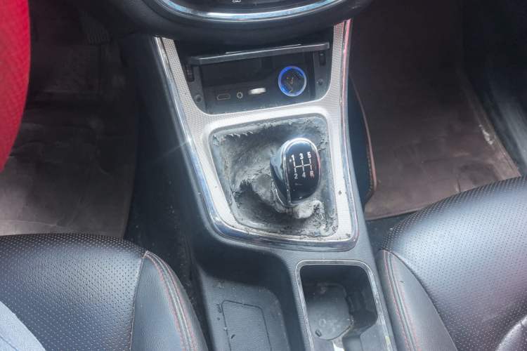 Used Baojun 560 2015 1.8L manual luxury version Gear Lever