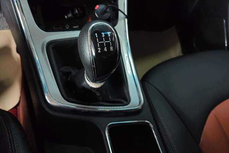 Used Baojun 560 2015 1.8L Manual Elite Edition Gear Lever