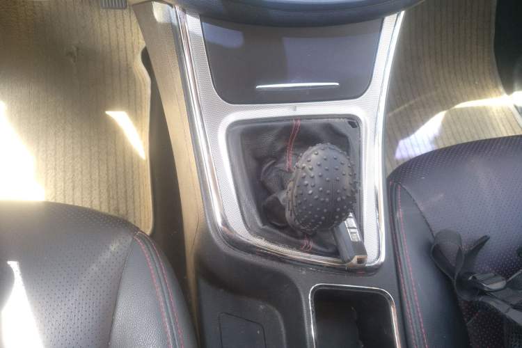 Used Baojun 560 2015 1.8L manual luxury version Gear Lever