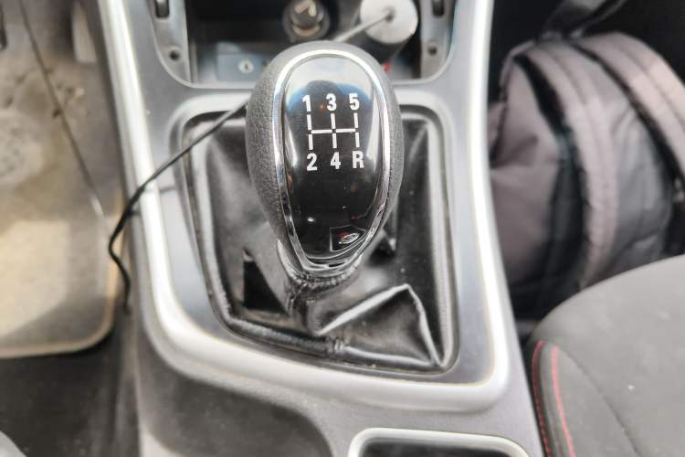 Used Baojun 560 2015 1.8L manual Comfort trim level Gear Lever