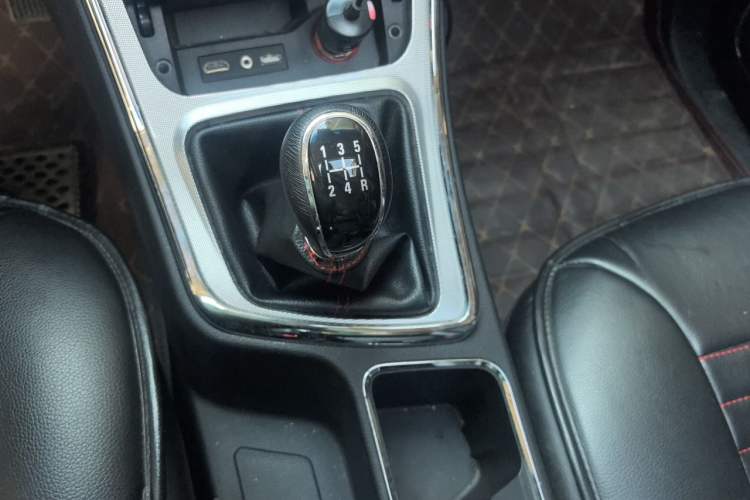 Used Baojun 560 2015 1.8L manual luxury version Gear Lever