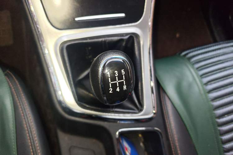 Used Baojun 560 2015 1.8L Manual Elite Edition Gear Lever
