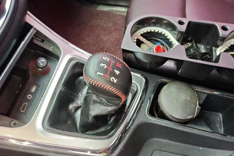 Used Baojun 560 2015 1.8L manual luxury version Gear Lever