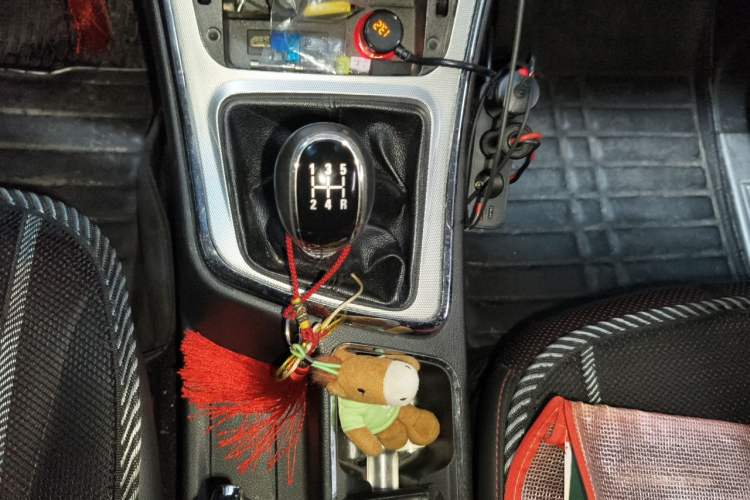 Used Baojun 560 2015 1.8L manual luxury version Gear Lever