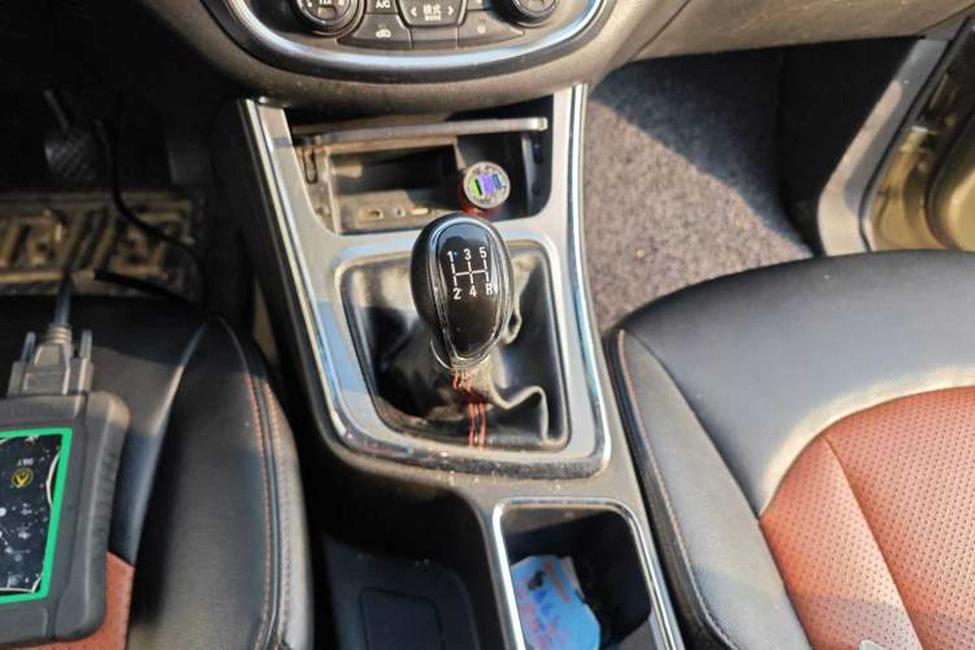 Used Baojun 560 2015 1.8L Manual Elite Edition Gear Lever