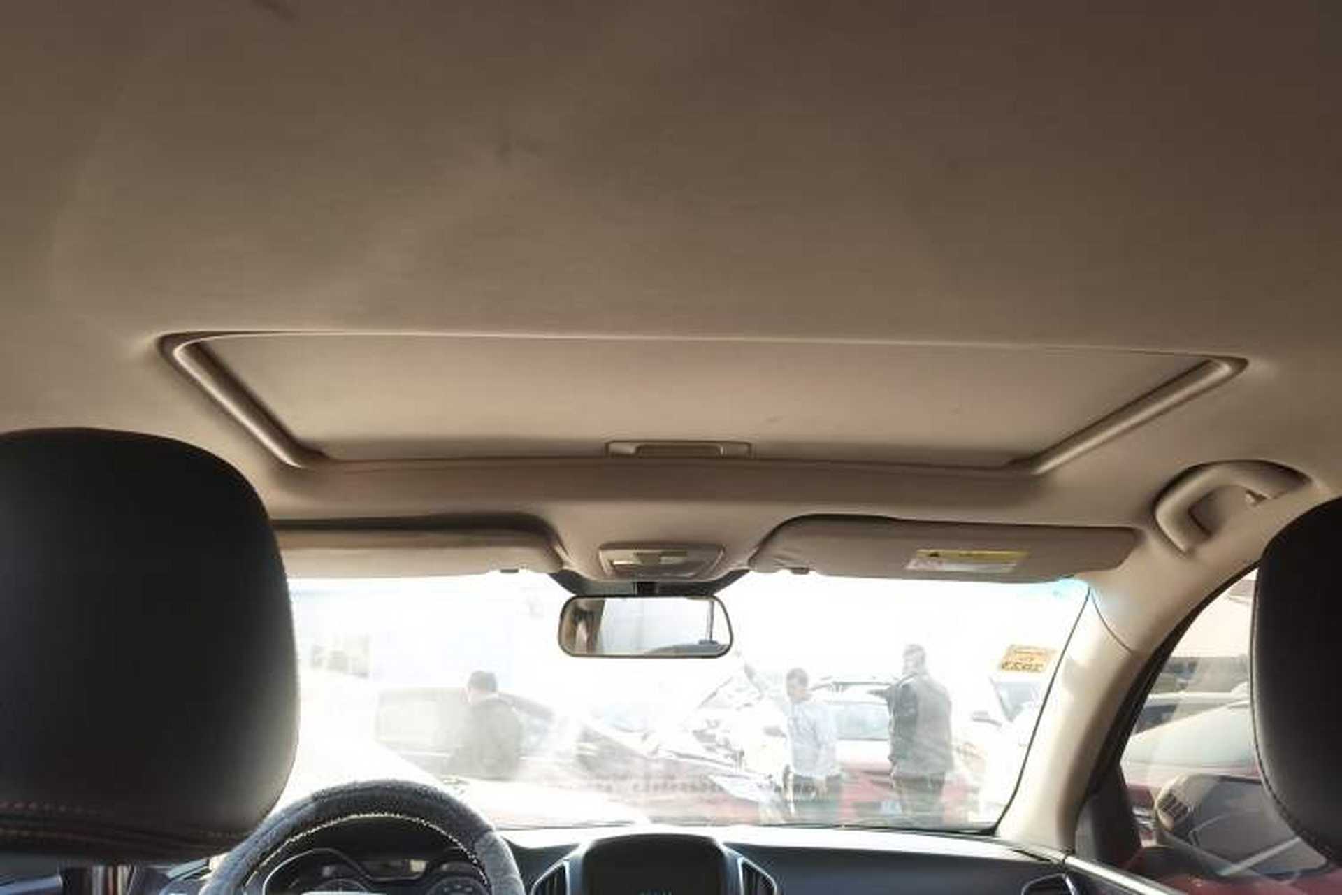 Used Baojun 560 2015 1.8L manual luxury version Headliner
