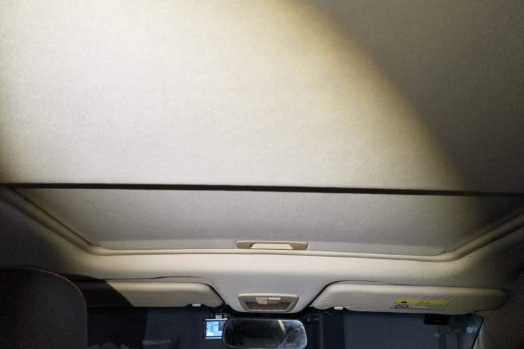 Used Baojun 560 2015 1.8L manual luxury version Headliner