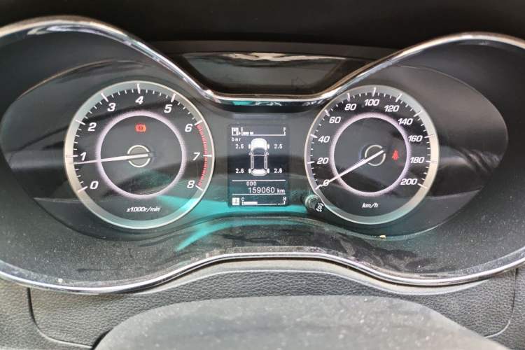 Used Baojun 560 2015 1.8L manual luxury version Instrument Cluster