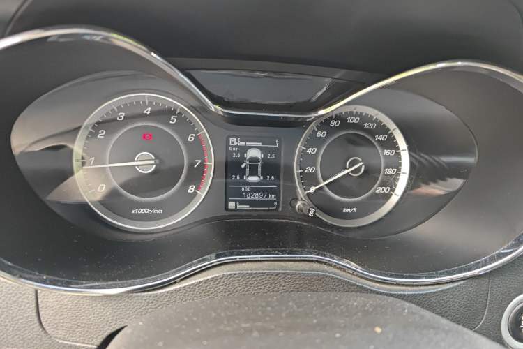 Used Baojun 560 2015 1.8L manual luxury version Instrument Cluster
