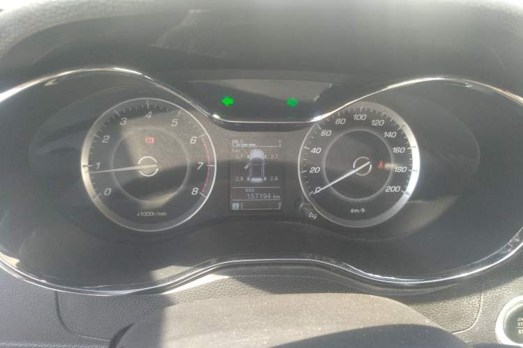 Used Baojun 560 2015 1.8L manual luxury version Instrument Cluster
