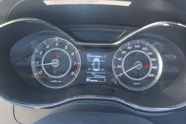 Used Baojun 560 2015 1.8L manual luxury version Instrument Cluster