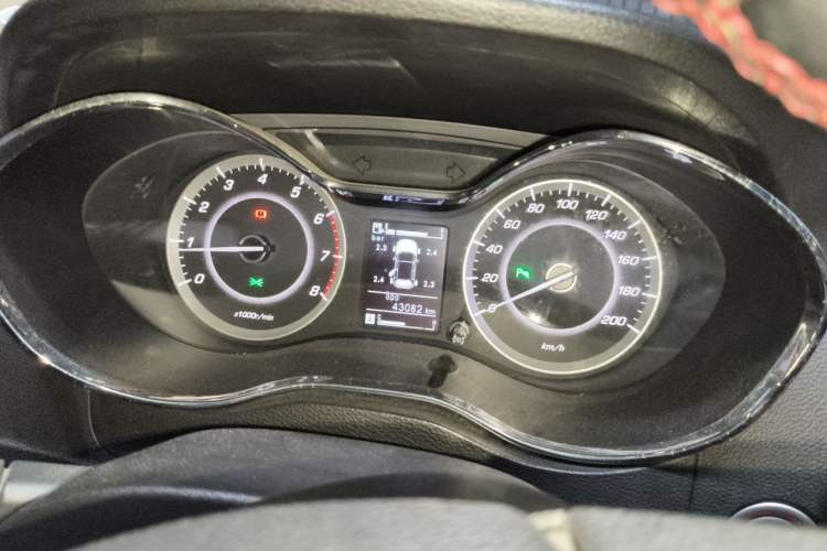 Used Baojun 560 2015 1.8L manual luxury version Instrument Cluster
