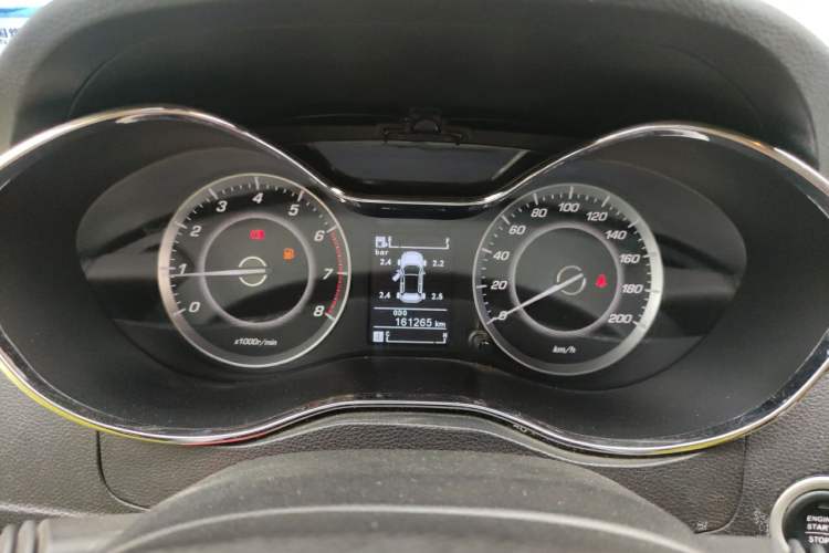 Used Baojun 560 2015 1.8L manual luxury version Instrument Cluster