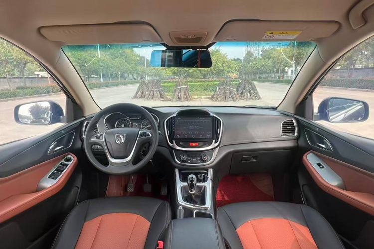 Used Baojun 560 2015 1.8L Manual Elite Edition Interior 1