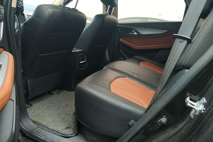 Used Baojun 560 2015 1.8L Manual Elite Edition Interior 1