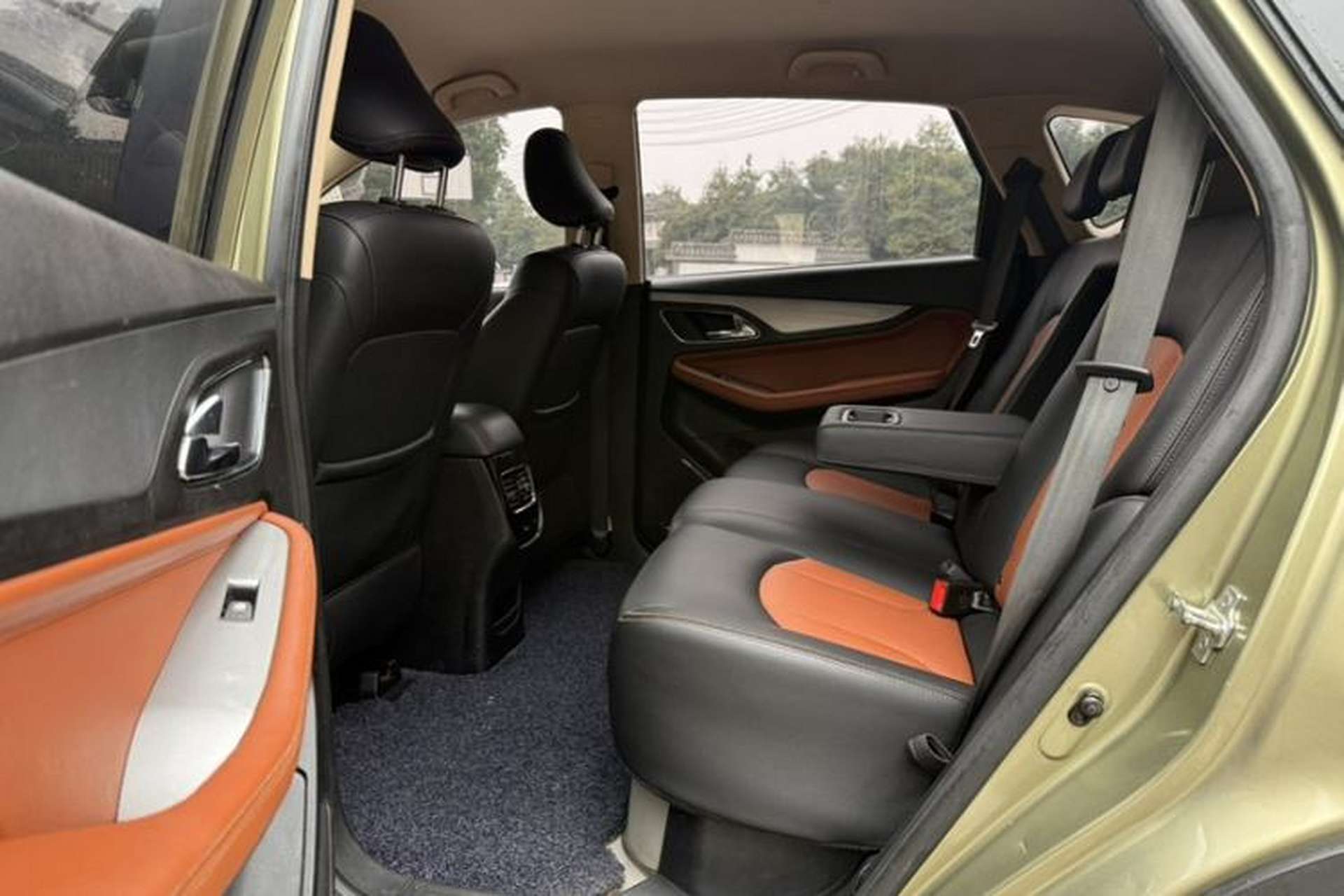 Used Baojun 560 2015 1.8L Manual Elite Edition Interior 1