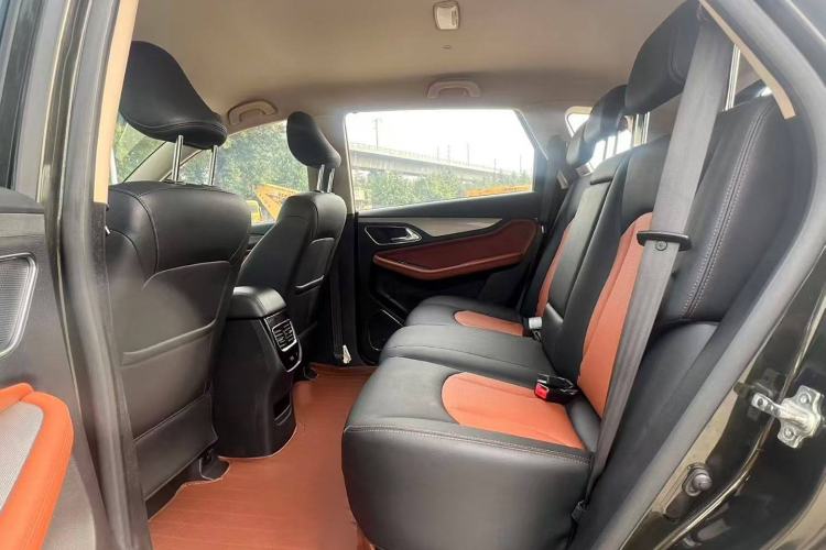 Used Baojun 560 2015 1.8L Manual Elite Edition Interior 3