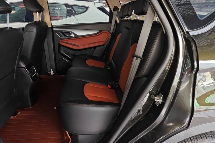 Used Baojun 560 2015 1.8L Manual Elite Edition Interior 4