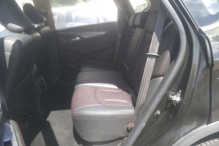 Used Baojun 560 2015 1.8L manual luxury version Interior 4