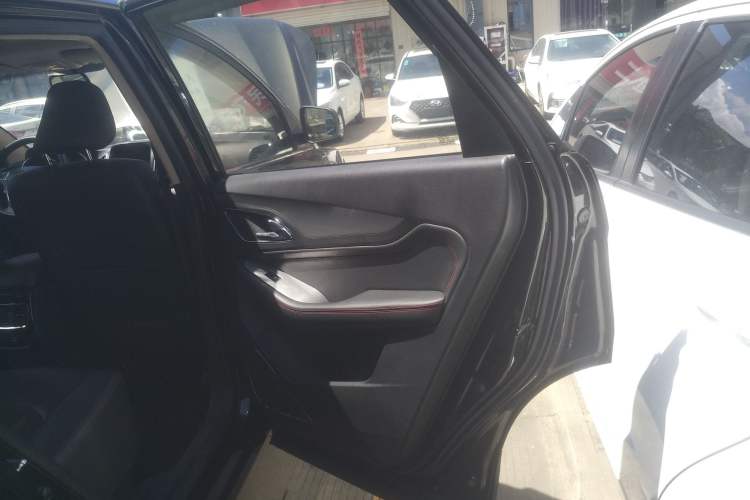 Used Baojun 560 2015 1.8L manual luxury version Interior 6