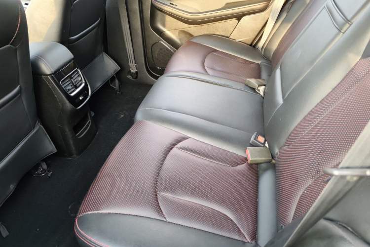 Used Baojun 560 2015 1.8L manual luxury version Interior 6
