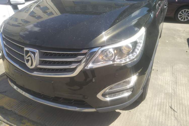 Used Baojun 560 2015 1.8L manual luxury version Left Front Headlight