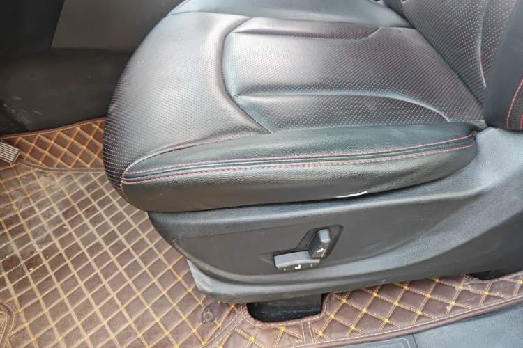 Used Baojun 560 2015 1.8L manual luxury version Left Front Seat