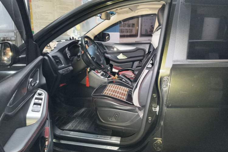 Used Baojun 560 2015 1.8L manual luxury version Left Front Seat
