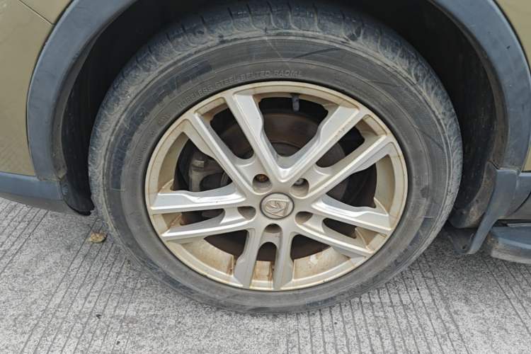 Used Baojun 560 2015 1.8L manual Comfort trim level Left Front Wheel Hub