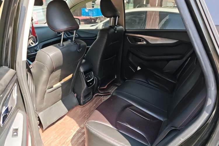 Used Baojun 560 2015 1.8L manual luxury version Left Rear Seat