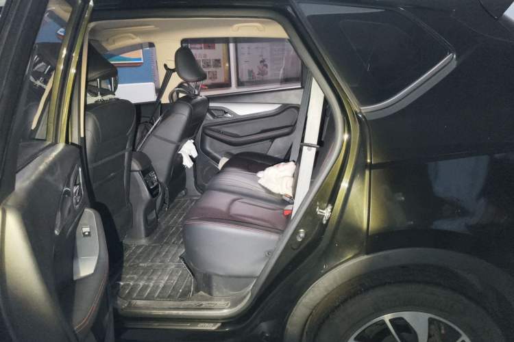 Used Baojun 560 2015 1.8L manual luxury version Left Rear Seat