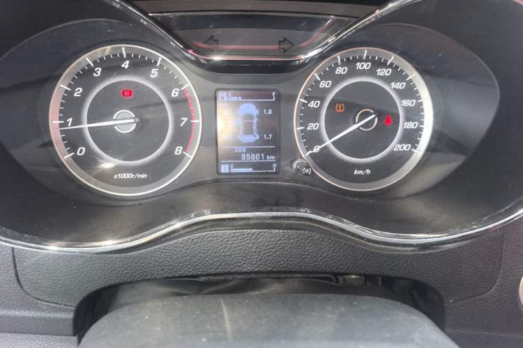 Used Baojun 560 2015 1.8L manual luxury version Odometer Close Up