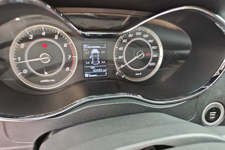 Used Baojun 560 2015 1.8L manual luxury version Odometer Close Up