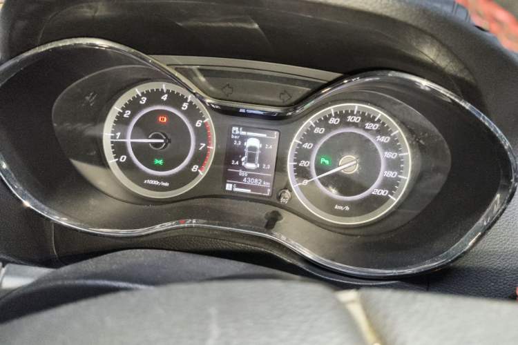Used Baojun 560 2015 1.8L manual luxury version Odometer Close Up