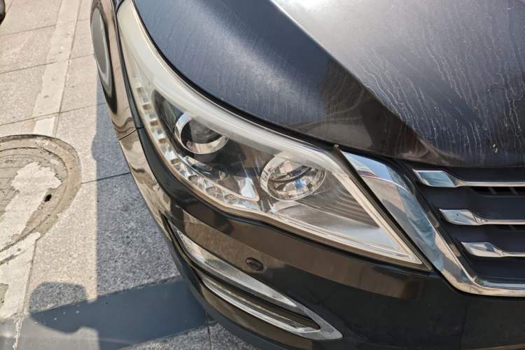 Used Baojun 560 2015 1.8L manual luxury version Right Front Headlight