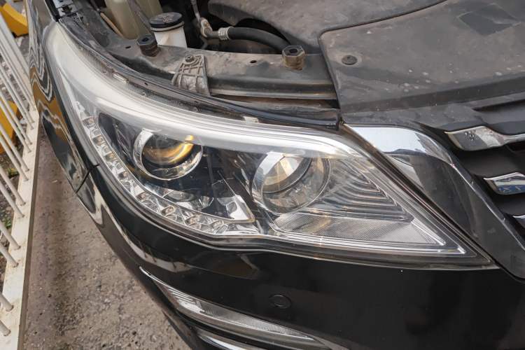 Used Baojun 560 2015 1.8L manual luxury version Right Front Headlight