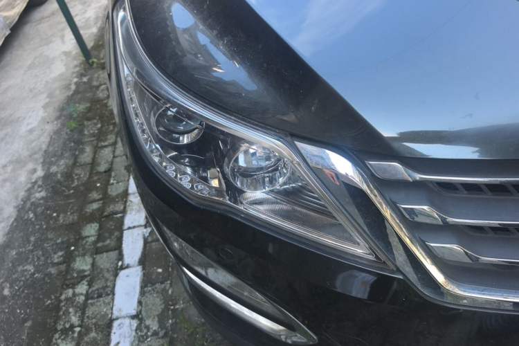 Used Baojun 560 2015 1.8L manual luxury version Right Front Headlight