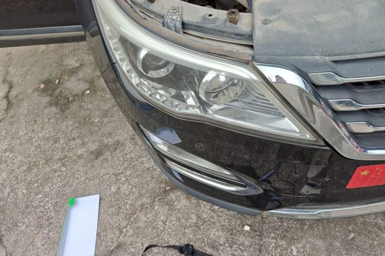 Used Baojun 560 2015 1.8L manual luxury version Right Front Headlight