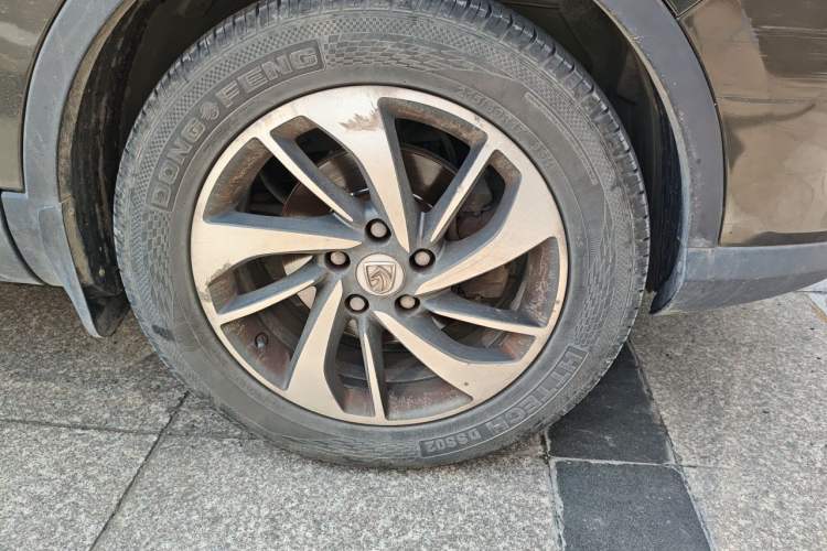 Used Baojun 560 2015 1.8L manual luxury version Right Front Wheel Hub
