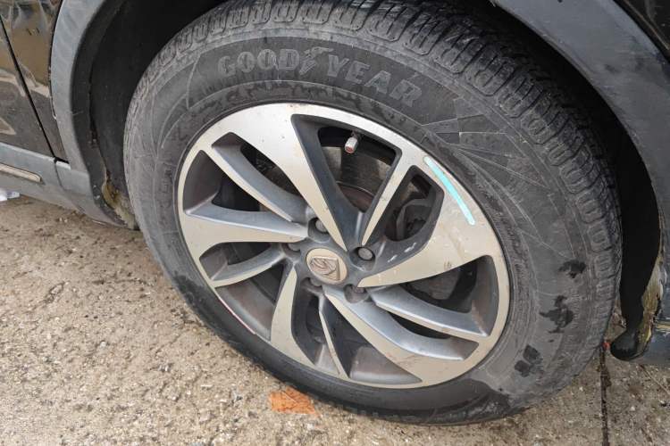 Used Baojun 560 2015 1.8L manual luxury version Right Front Wheel Hub